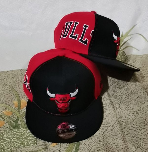 Chicago Bulls's black and red cap